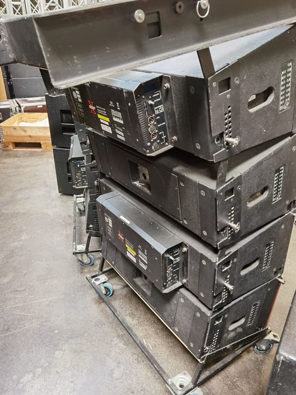 Casse acustiche: X Trime  MISI™ (MIddle-SIzed line array) inklusive Amps – Usato da Aesch LU venduto da Cubic 1