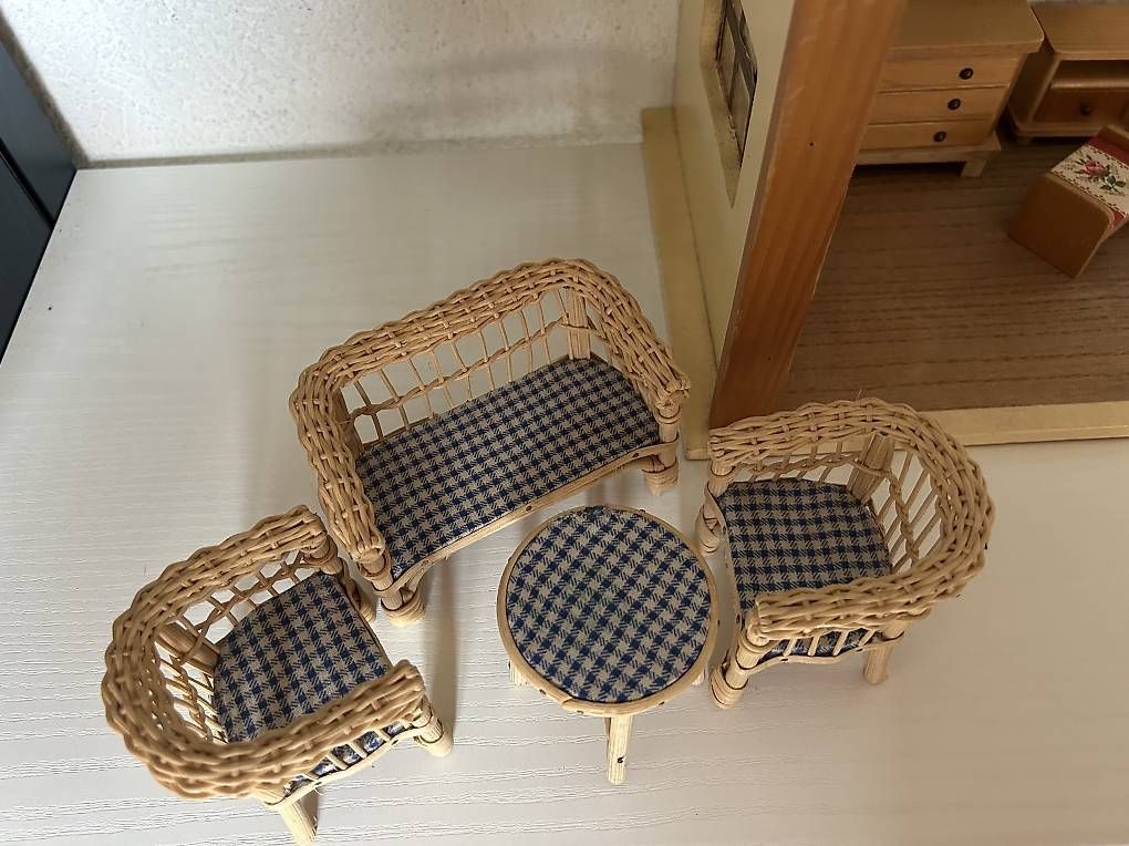 Case e mobili per bambole: Maison de poupées vintage  – Usato da Vouvry venduto da Vouvrisa 3