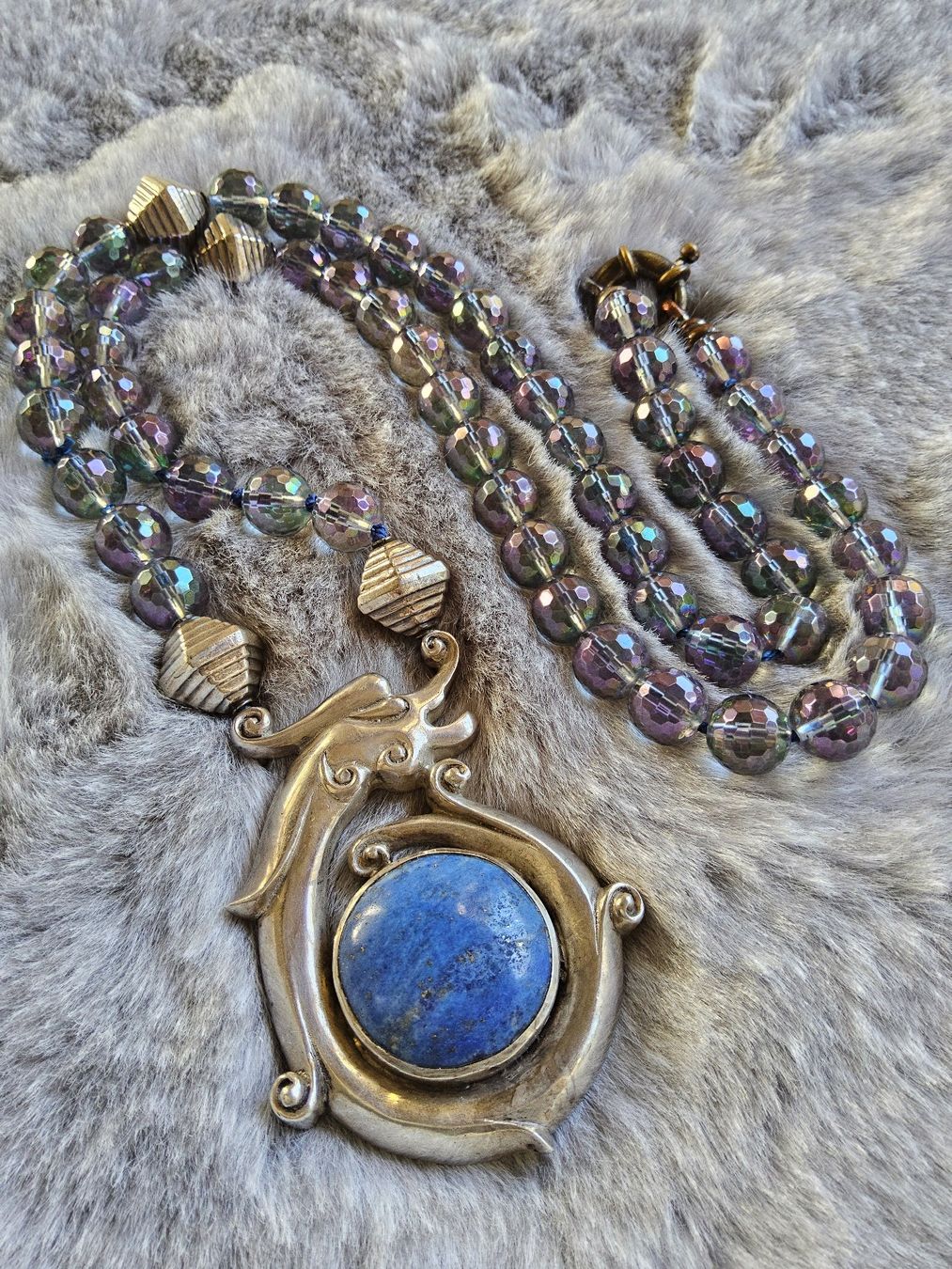 Catenine: Statement Sterling Lapis Drachen Kette an irisierendem Glas – Usato da Zürich venduto da helsan