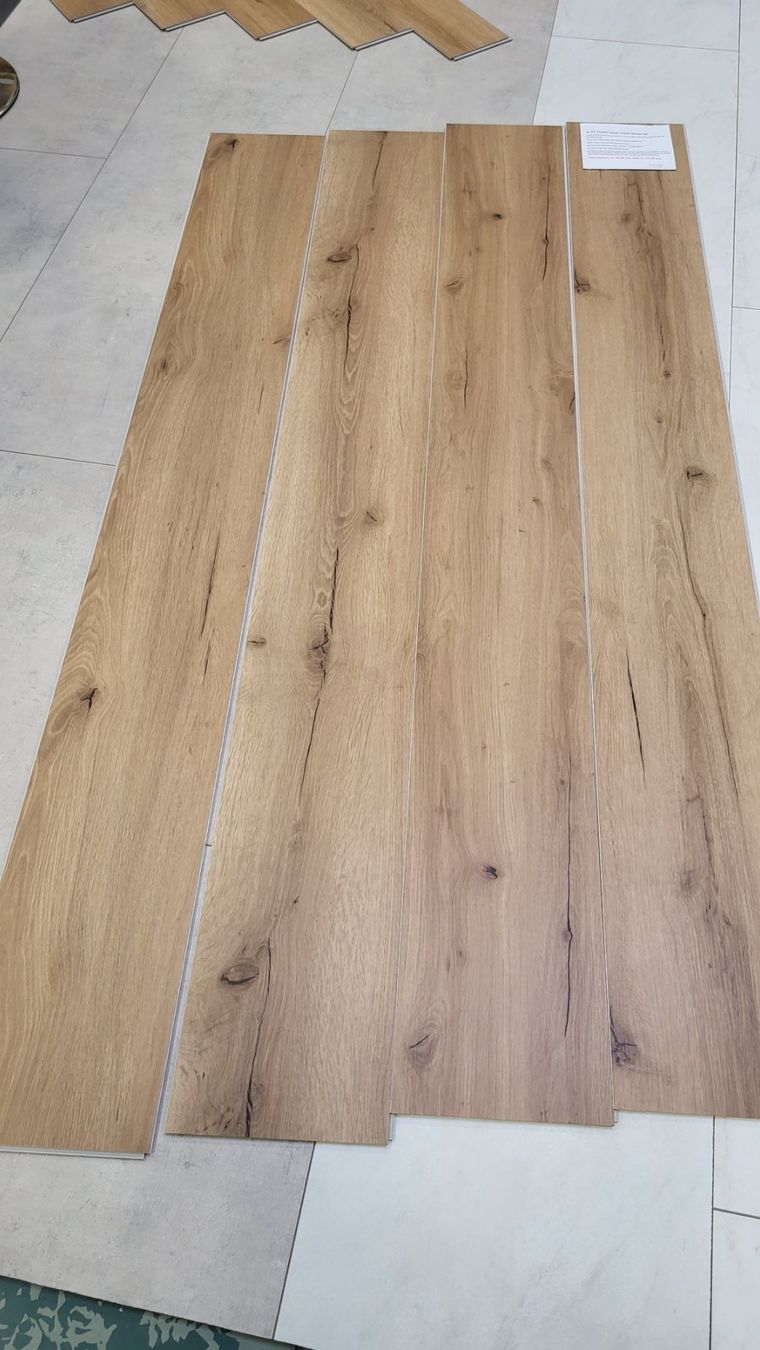 Articoli in legno: Vinyl Designboden eiche Wasserfest mit klick Verbindung – Nuovo e nell'imballaggio originale da Rothrist venduto da swiss-laminat 1
