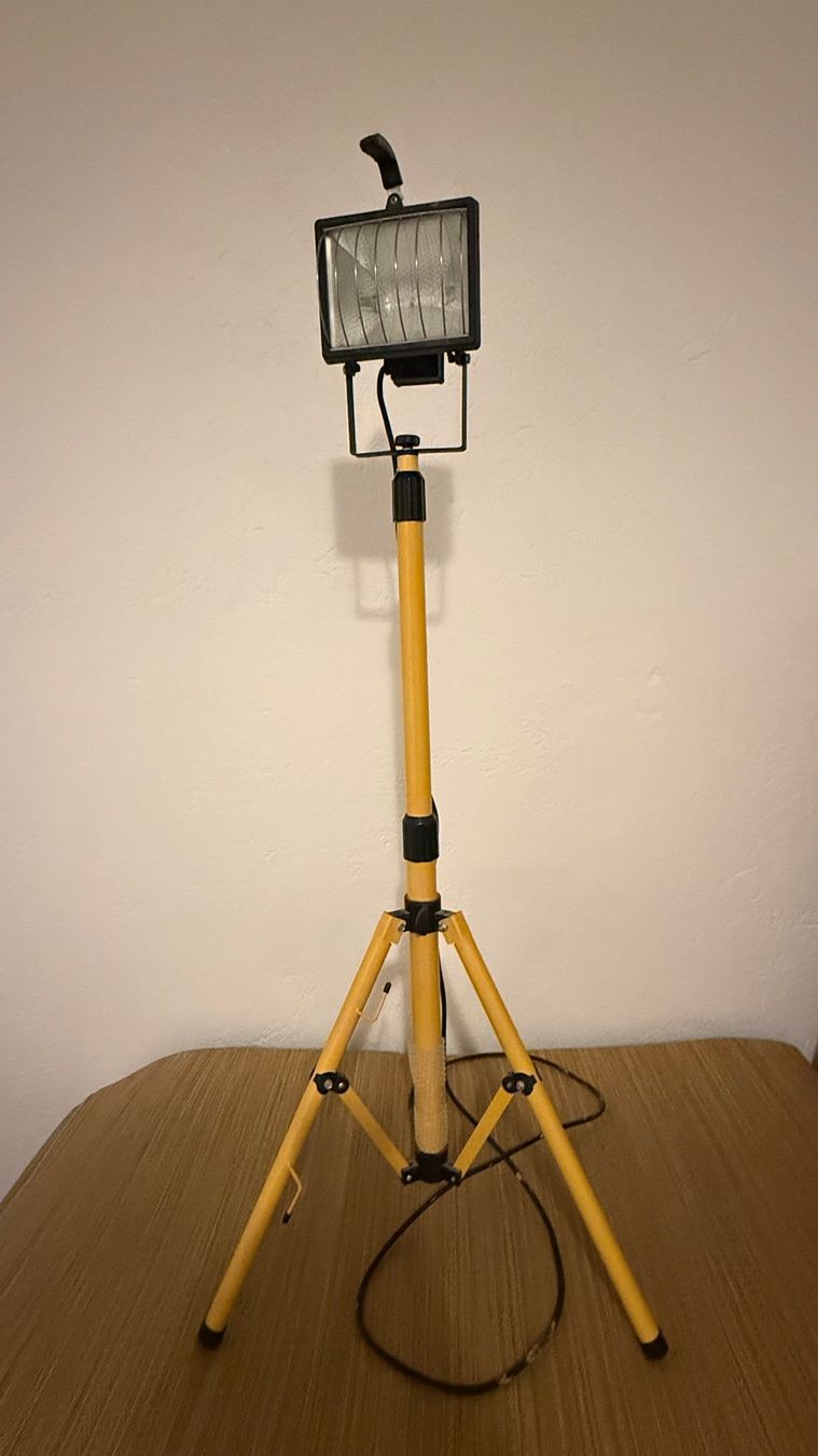 Fari: Faretto  Toolbox  400w  trepiede  regolabile – Usato da Monte Carasso venduto da Ely67