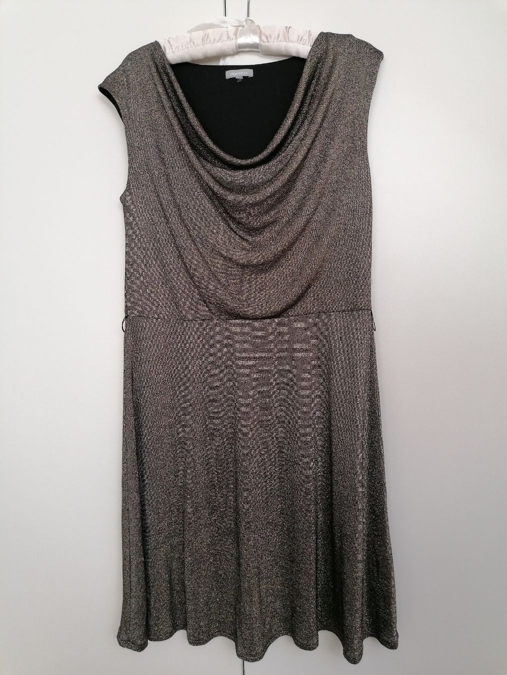 Vestiti: Robe à paillette verte foncée et dorée – Usato da Bretigny-Morrens venduto da solveiga