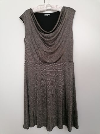 Robe à paillette verte foncée et dorée
