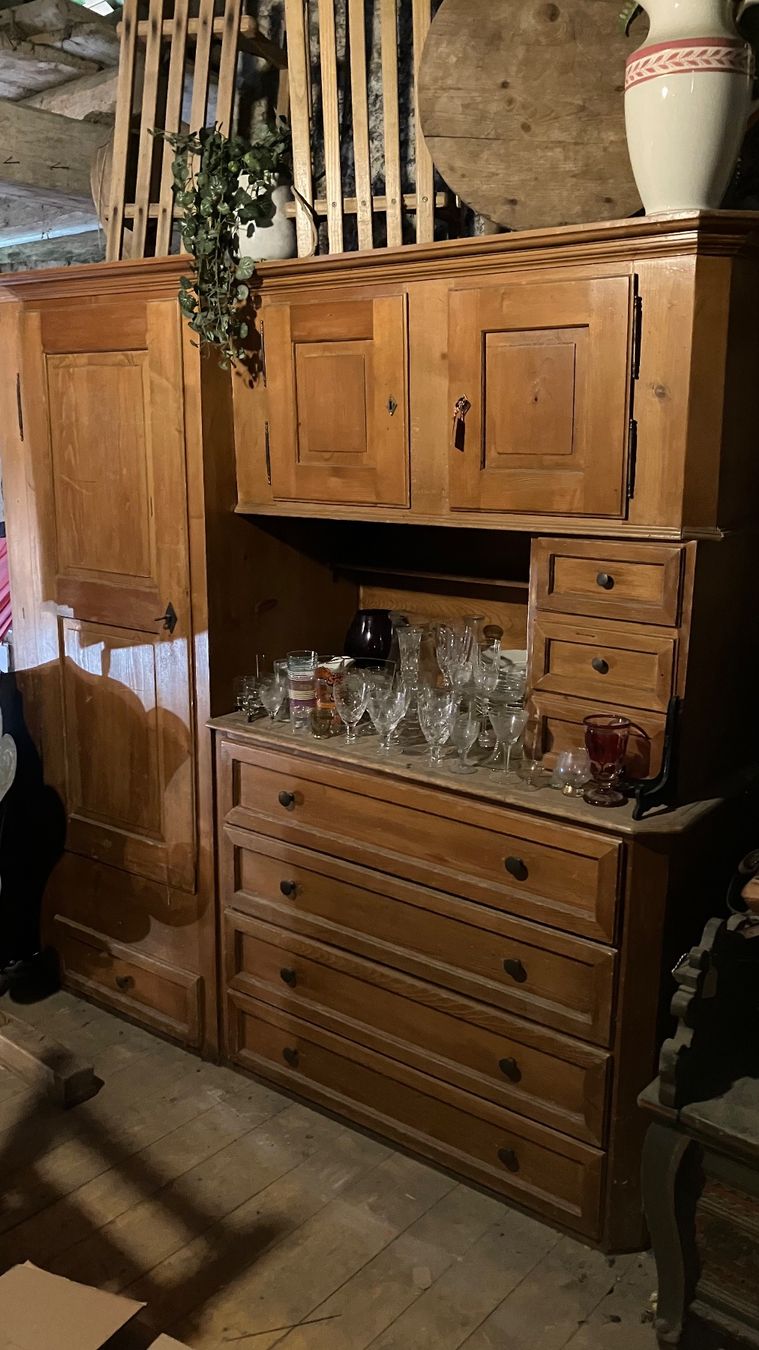 Credenze: Buffet vaisselier antik Kommode Büfett – Usato da St-Cierges venduto da LeRegain