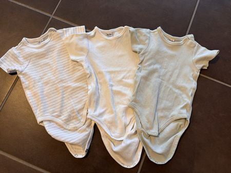  Body Set 3x Grösse 74 6-9 Mon. guter Zustand