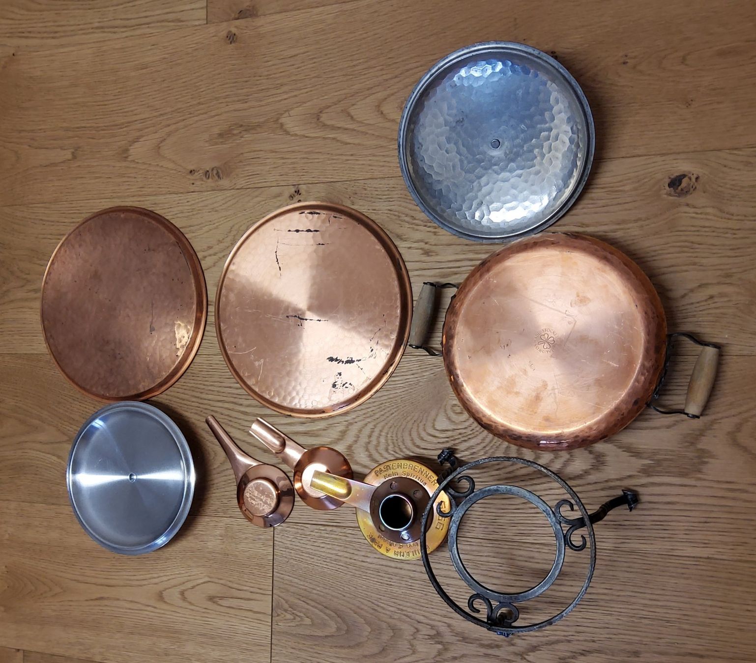 Sigg Padelle: Kupferpfannen mit Deckel, Teller, Rechaud-Brenner SIGG – Usato da Naters venduto da 3904Naters 3