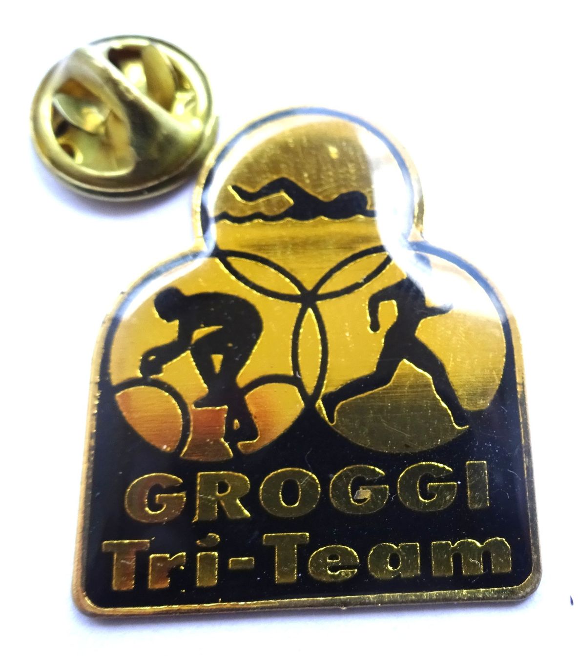 Plaketten & Abzeichen: Pin GROGGI tri TEAM – Gebraucht aus Utzenstorf von BUtter81
