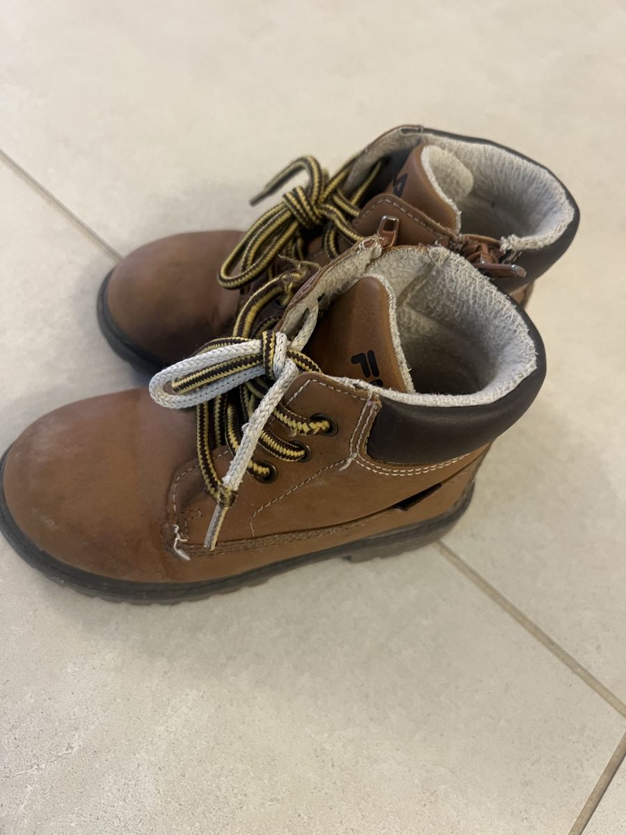 Fila Scarpe per ragazzi: Schuhe Fila Grösse 24 – Usato da Schönenberg ZH venduto da Bosh 2