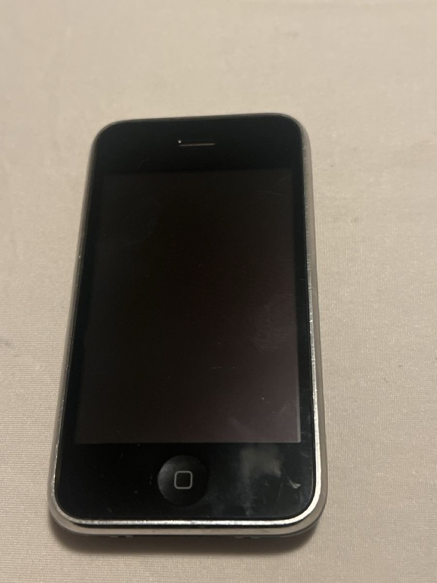 Apple Handys / Smartphones: iPhone 3GS - Sammlerstück oder Ersatzteillager! – Defekt aus malters von Vogue2024
