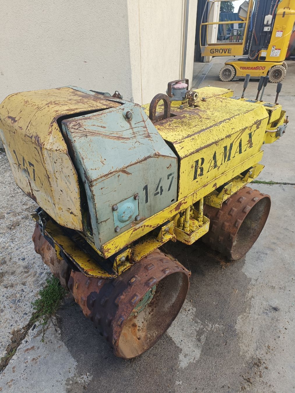 Rammax Toutes les machines: Rammex RW1403-E Walze gebraucht – Défectueux à St. Antoni par DuraMa