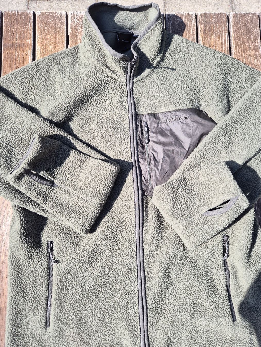 Peak Performance Pulls & Sweat-shirts: Peak Performance Naturush Pile Jacket – D'occasion à Zürich par Loboso 1