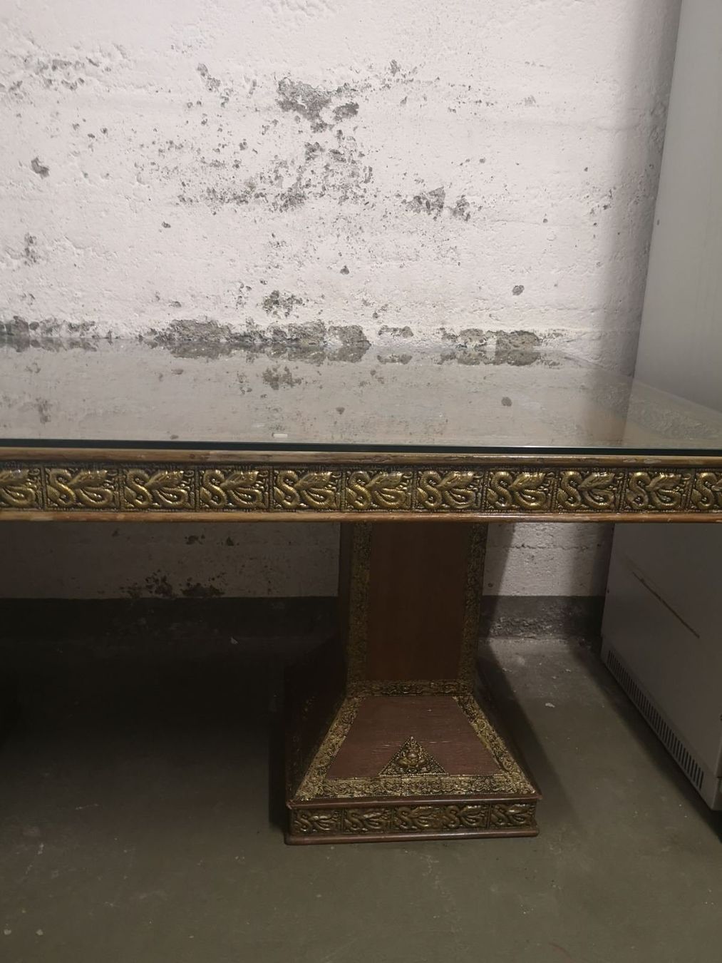 Tavoli: Indischer Tisch mit Glasplatte – Usato da Bern venduto da Yunkom 5