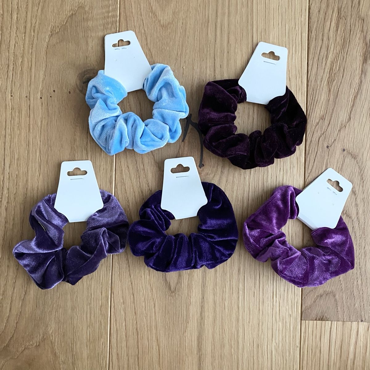 Accessori per capelli: Samt Haargummis Set - Herbstfarben, Neu mit Etikett! – Nuovo e nell'imballaggio originale da Hinwil venduto da crn139