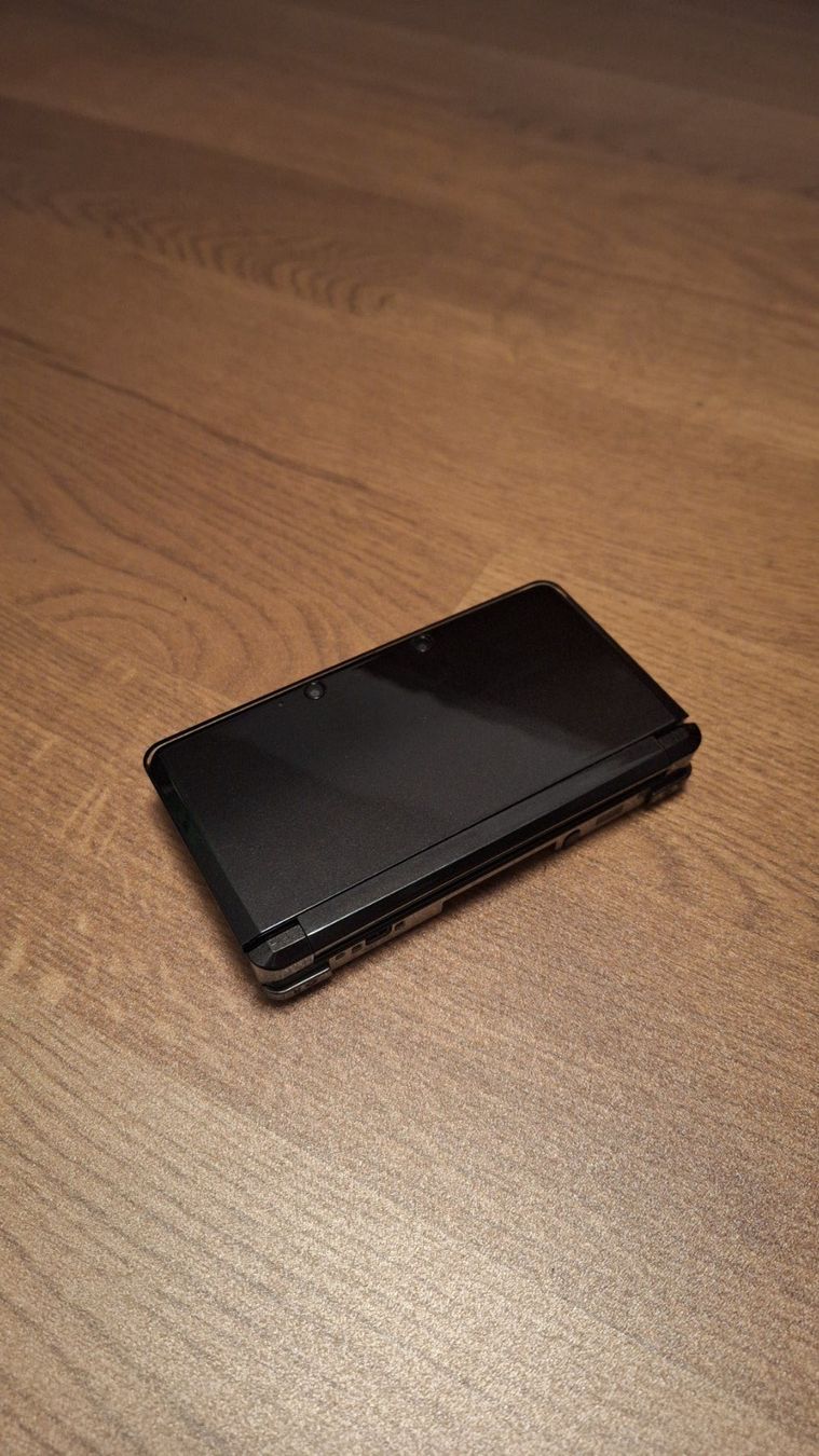 Nintendo Console: Nintendo 3DS Schwarz – Usato da Bachenbülach venduto da 4player4 3