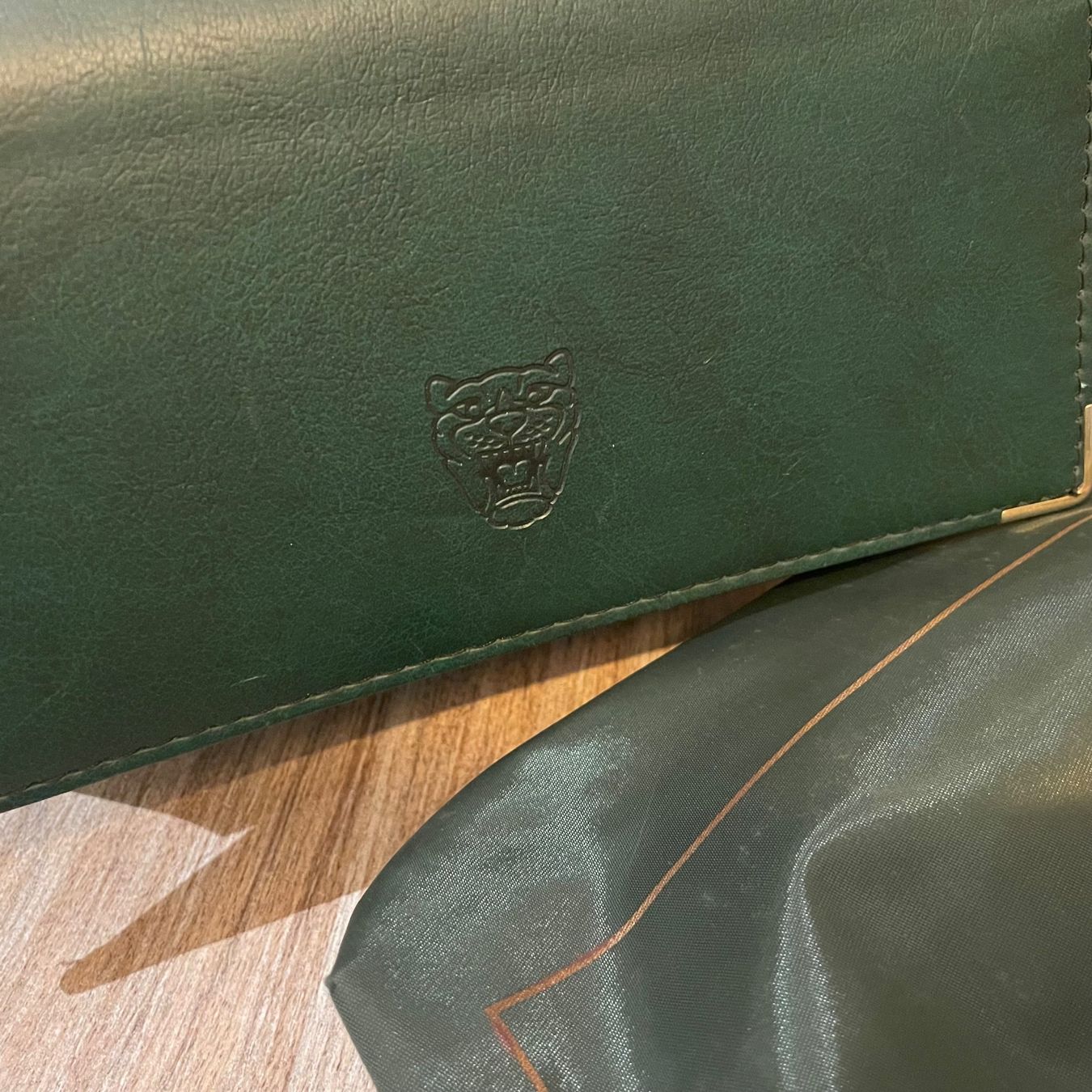Jaguar Tutti i ricambio: Jaguar Originale Bordmappe/Verbandstasche – Usato da Oetwil am See venduto da mar_t7ct 2