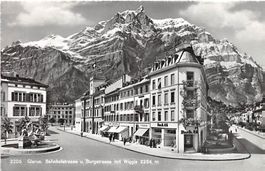 Glarus, Bahnhof- und Burgstrasse mit Wiggis