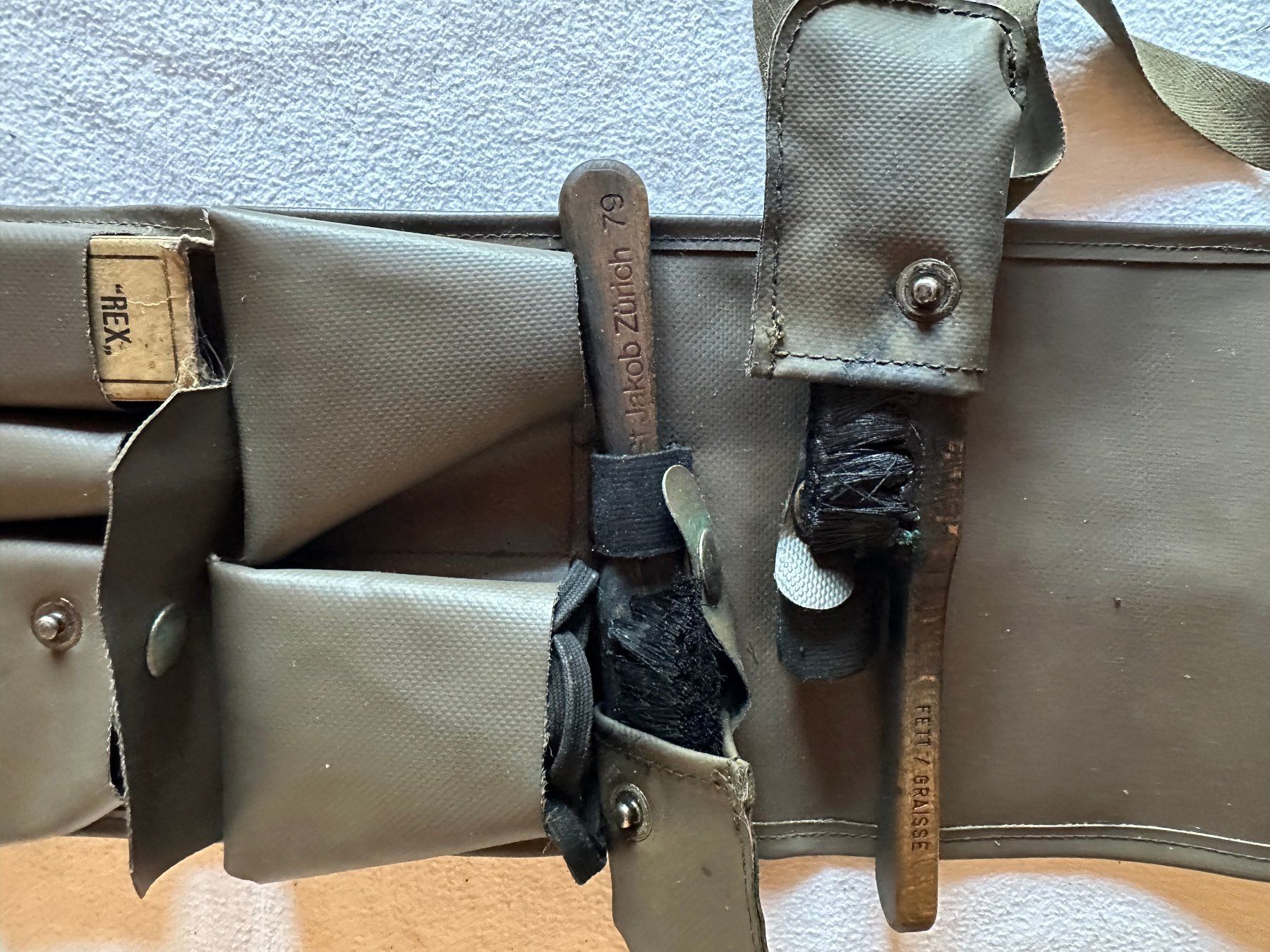 Schweizer Armee Borse: Trousse de nettoyage armée suisse – Usato da Ste-Croix venduto da BuffetSC 3