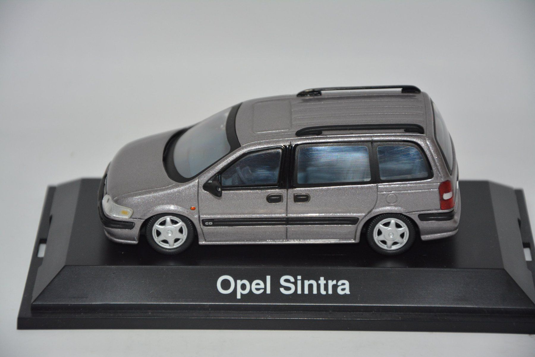 Opel Modellini d'auto: Opel Sintra 1996 , Schuco , 1:43 – Nuovo e nell'imballaggio originale da Goldach venduto da Feivel9 1
