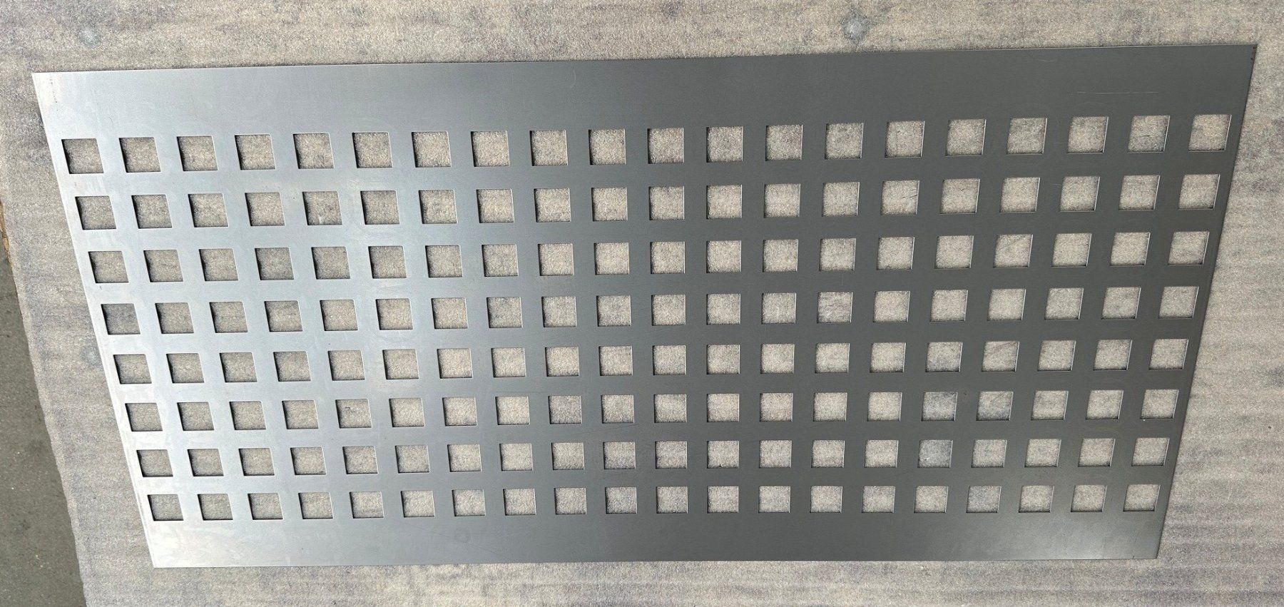 Piatti di portata: Lochblech Stahl 490x1005mm Blech roh – Nuovo (secondo la descrizione) da Solothurn venduto da carysheetmetal_ag