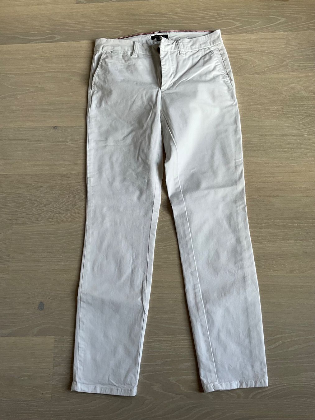 Pantaloni: Pantalon Tommy Hilfiger blanc – Usato da Meinier venduto da Izabelaanna
