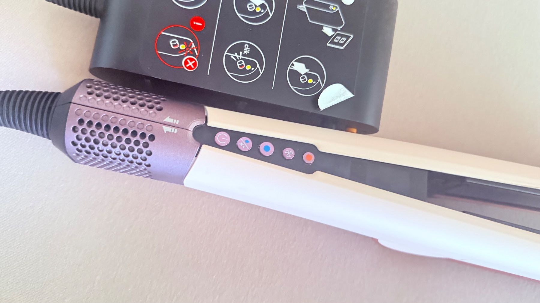 Dyson Föhn: Dyson Airstrait – Gebraucht aus Grenchen von Raluca29 1
