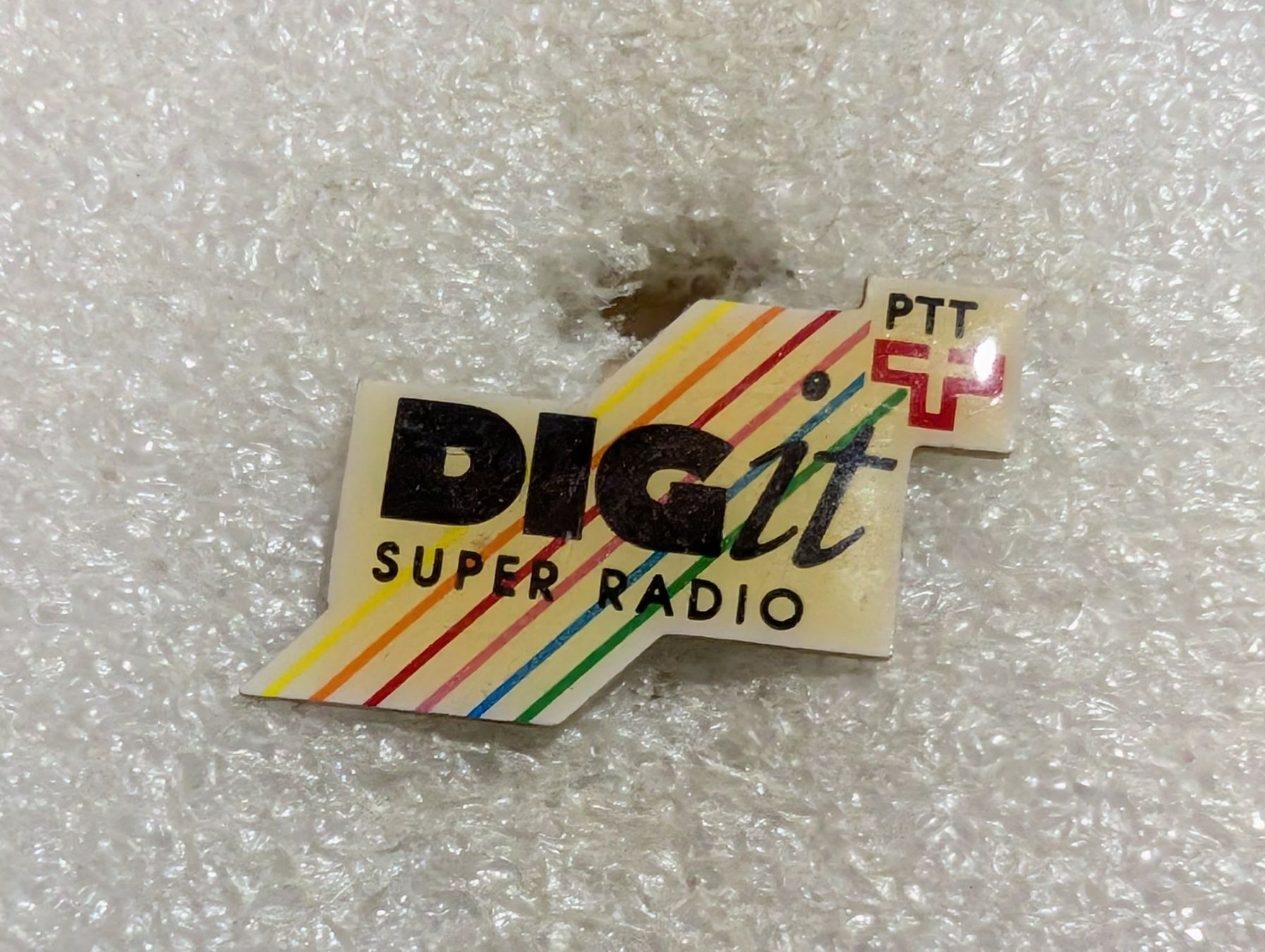 Plaketten & Abzeichen: Ansteckpin 243: PTT Super Digit Radio – Gebraucht aus Oppligen von Pin-Fall-Shop
