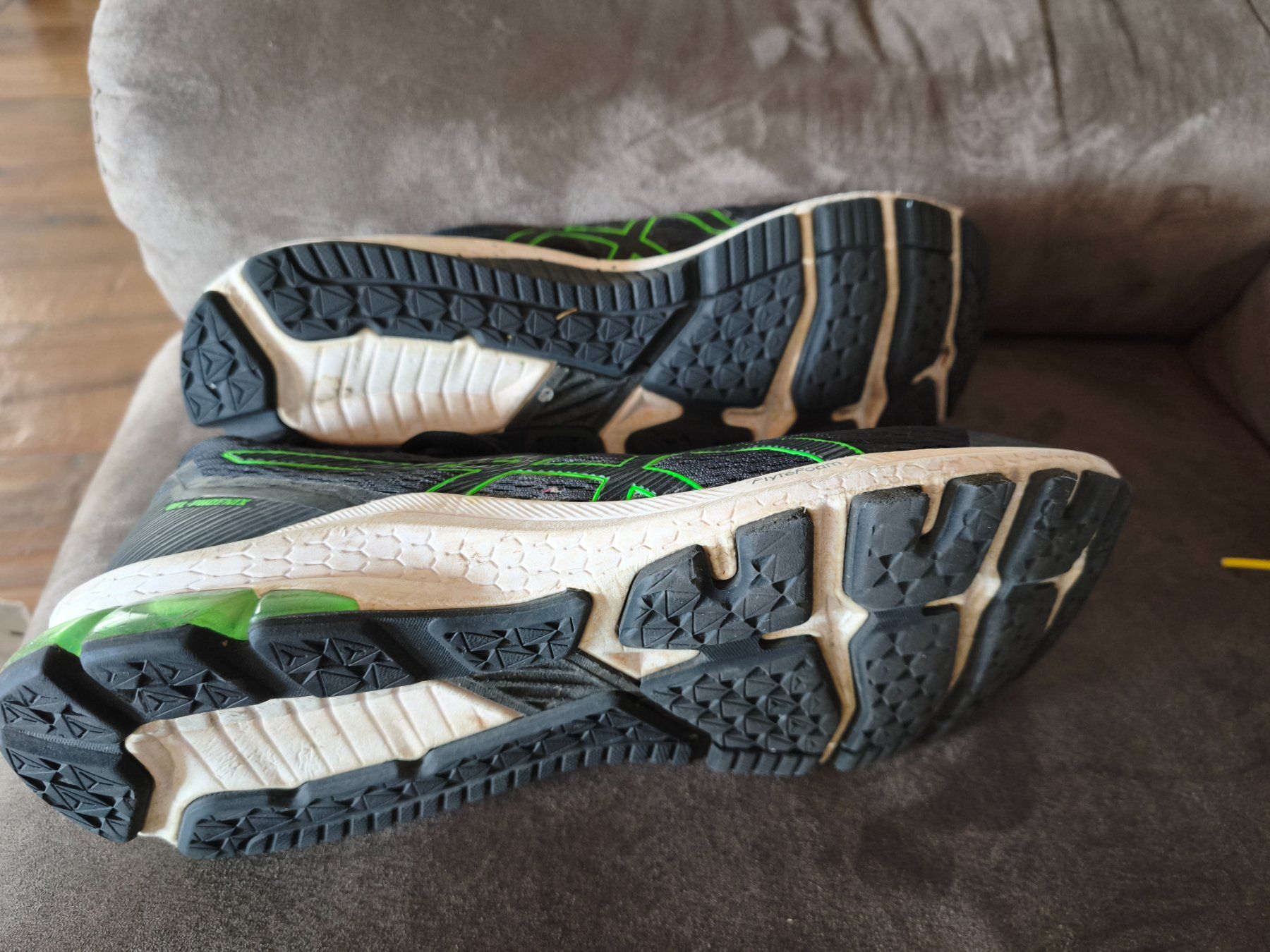 Asics Scarpe da uomo: Laufschuhe Asics Gr. 43.5 – Usato da Unterendingen venduto da Adrienne4 1