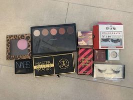 Lot de maquillage Mac, Nars, Benefit, Huda beauty, etc.