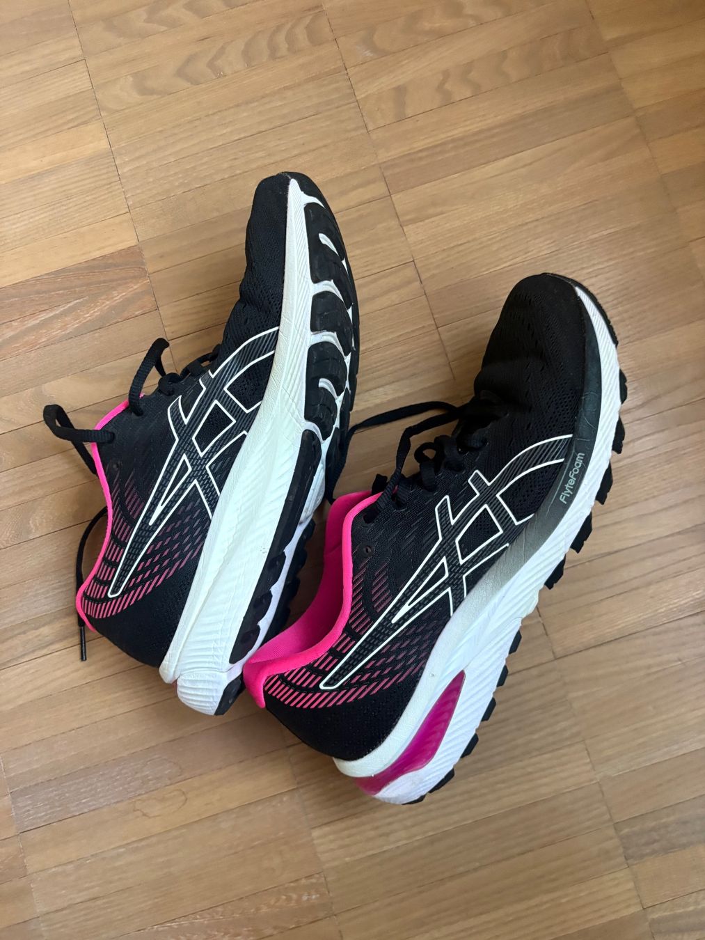 Asics Chaussures femmes: Asics Running Schuhe, Gr. 40.5 – D'occasion à Regensberg par ree_5l7n 7