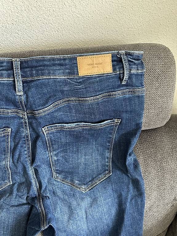 Jeans: Jeans Vero Moda  – Neu und originalverpackt aus Kehrsatz von mem_2v6k 1