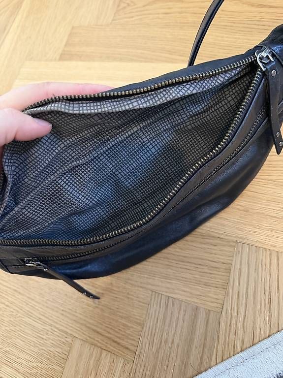 Taschen für Damen: Tasche aus Leder – Gebraucht aus Zürich von emily269 1