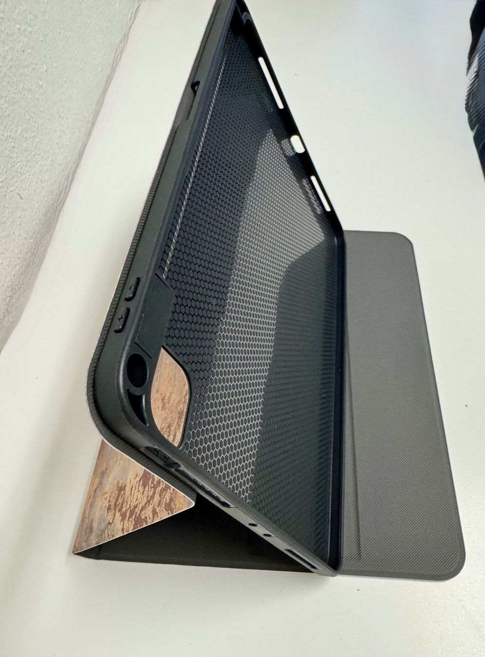 Apple Covers & Borse: iPad Pro 27,94 Hülle mit Rost Design – Nuovo (secondo la descrizione) da Basel venduto da Bwolfels 1