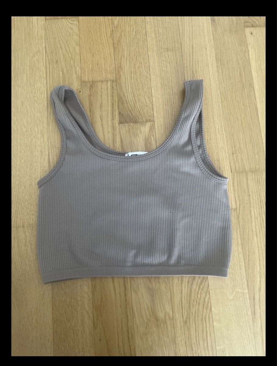 Top:  Crop Top in Grösse S  – Usato da St. Gallen venduto da chr_275x