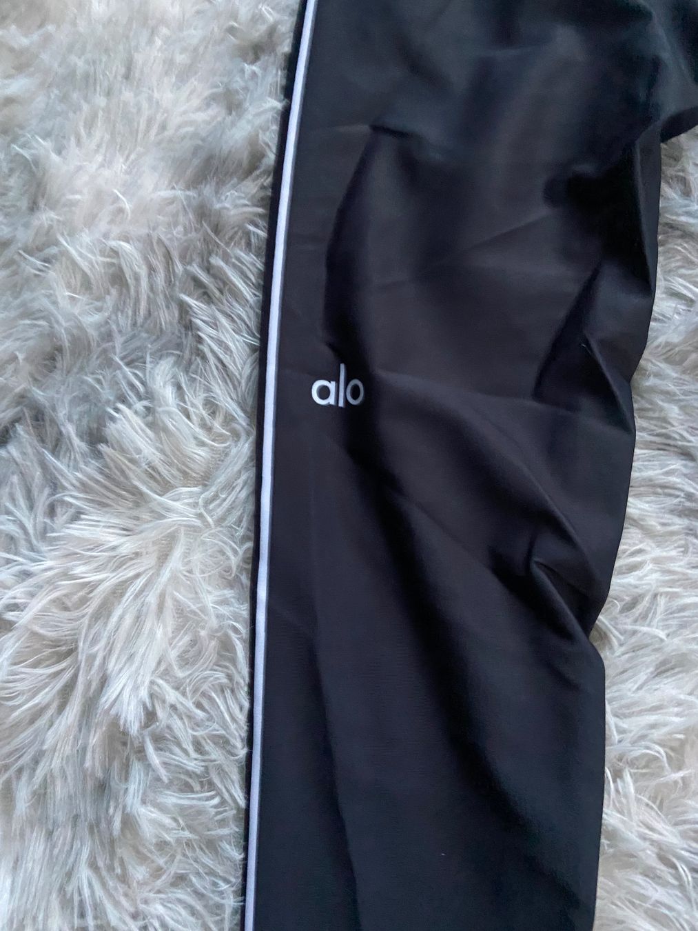 Alo Yoga Lotti di vestiti: Alo Yoga Gym Set – Nuovo (secondo la descrizione) da Embrach venduto da NovasOutlet 7