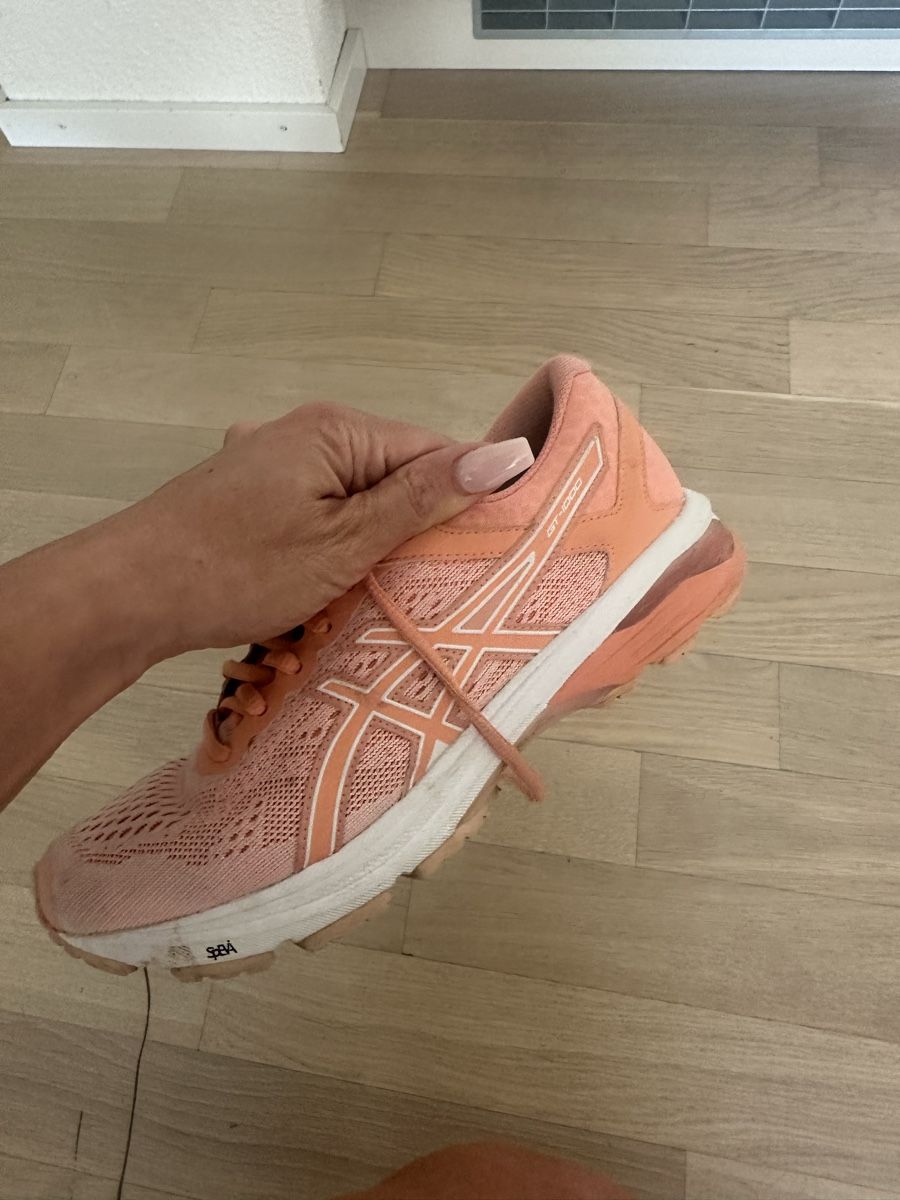 Asics Chaussures femmes: ASICS - LAUFSCHUHE – D'occasion à Suhr par fra_r7d5