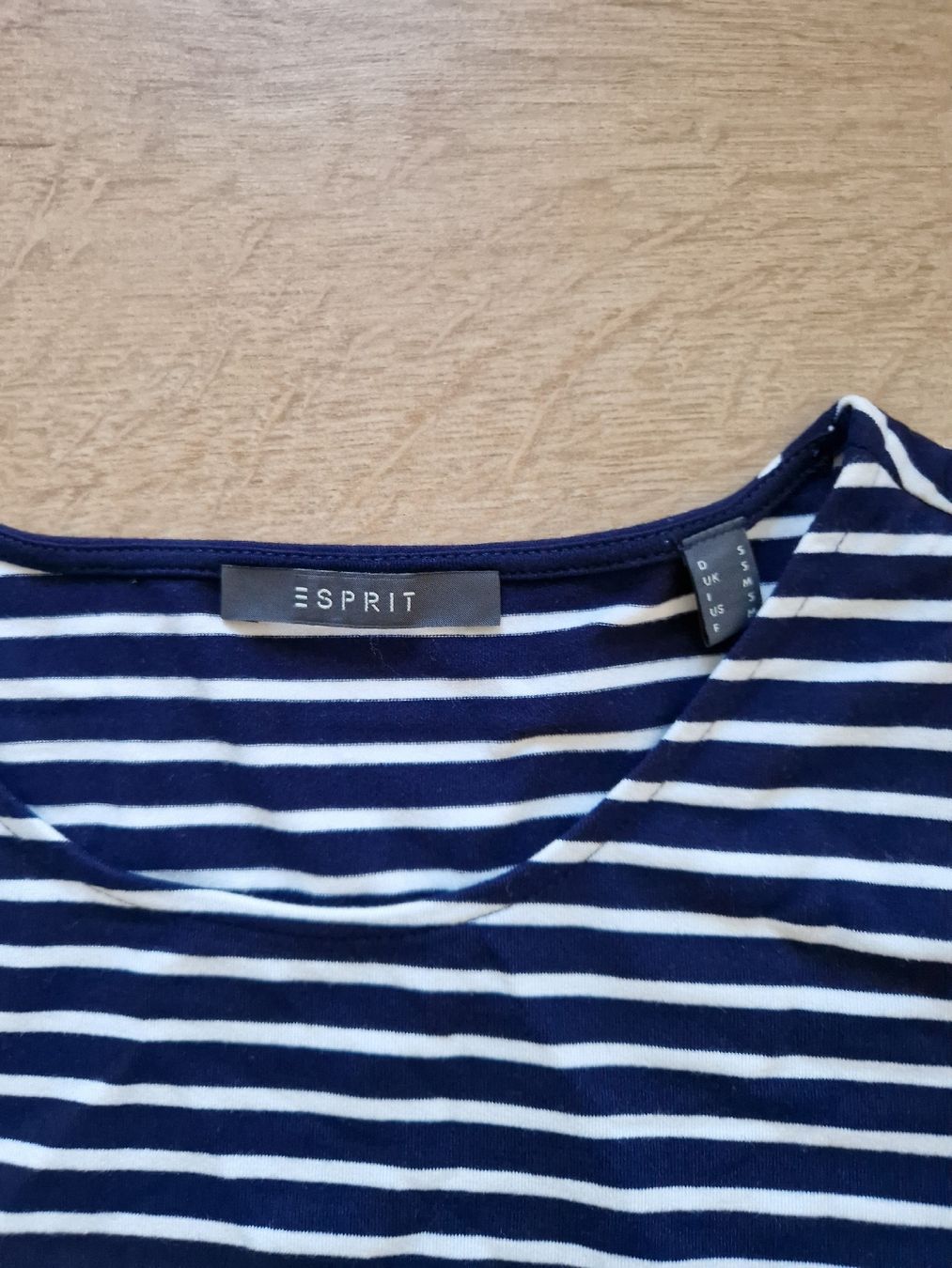 Esprit T-shirt: Esprit Shirt Grösse S – Nuovo (secondo la descrizione) da Eschenbach SG venduto da SanFranciscoCalifornia 1
