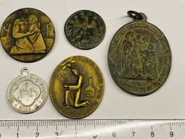 Lot mit 5 x uralte Medaille + Abzeichen 56,4 Gramm günstig