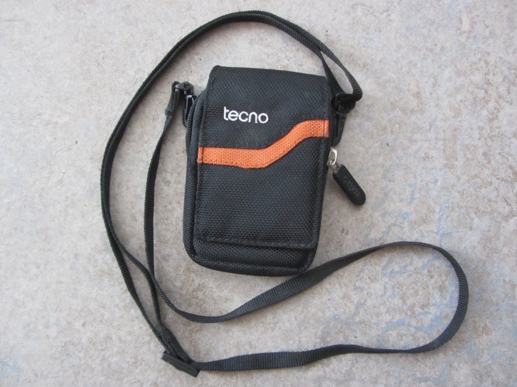 Cover & Protezioni schermo: Tecno Compact Case – Klein – Nuovo (secondo la descrizione) da Malters venduto da Hausi88