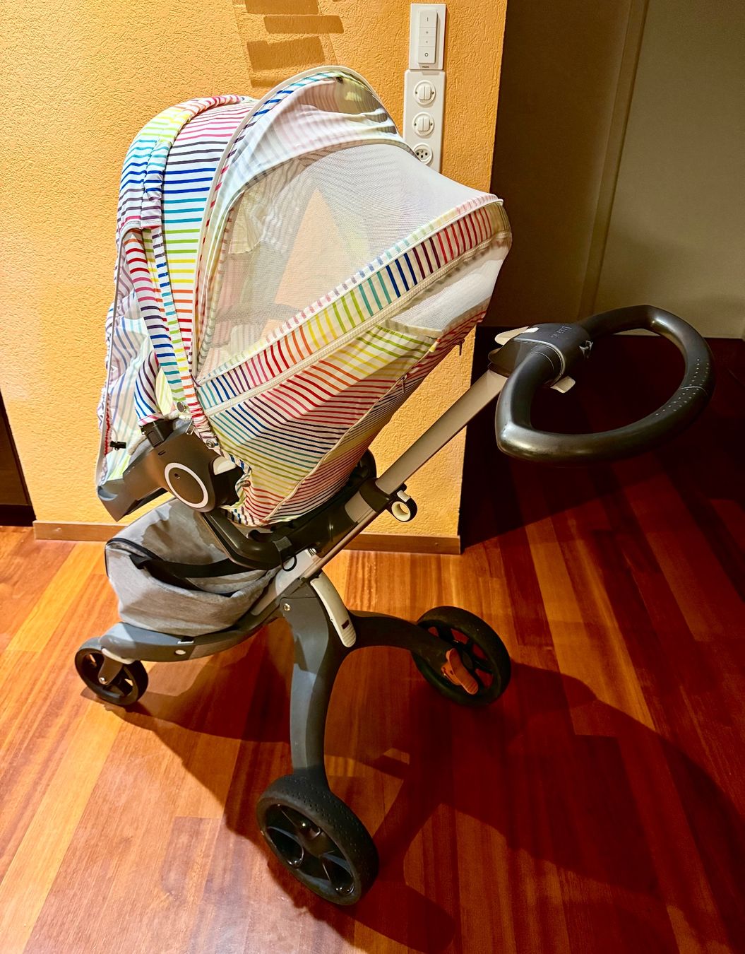 Stokke Carrozzine: Poussette Stokke Xplory Gris, Kit Complet – Usato da Mont-sur-Lausanne venduto da cit_8xct 8