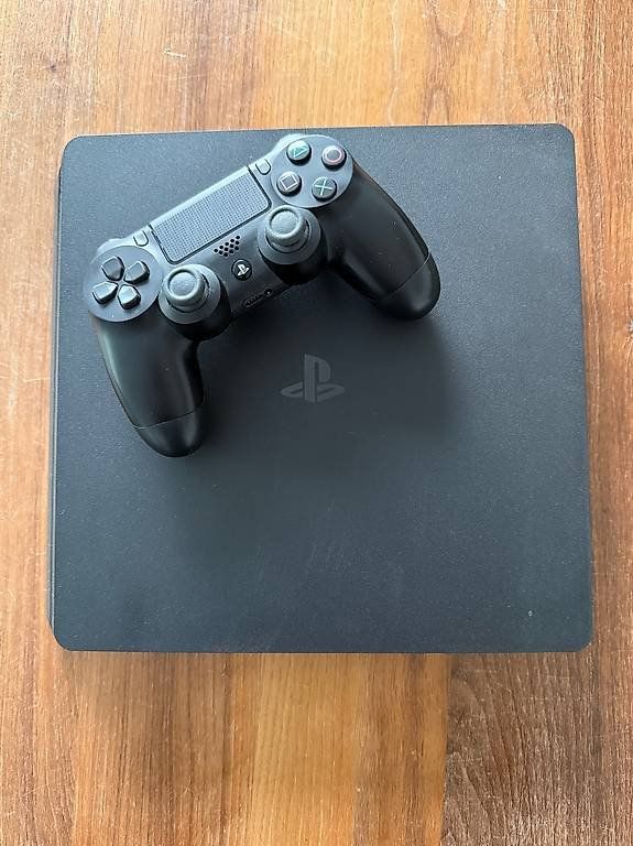 Sony Console: Playstation - PS4 Slim 500GB + Controller | top Zustand – Usato da Buchs SG venduto da Eratratesb 2