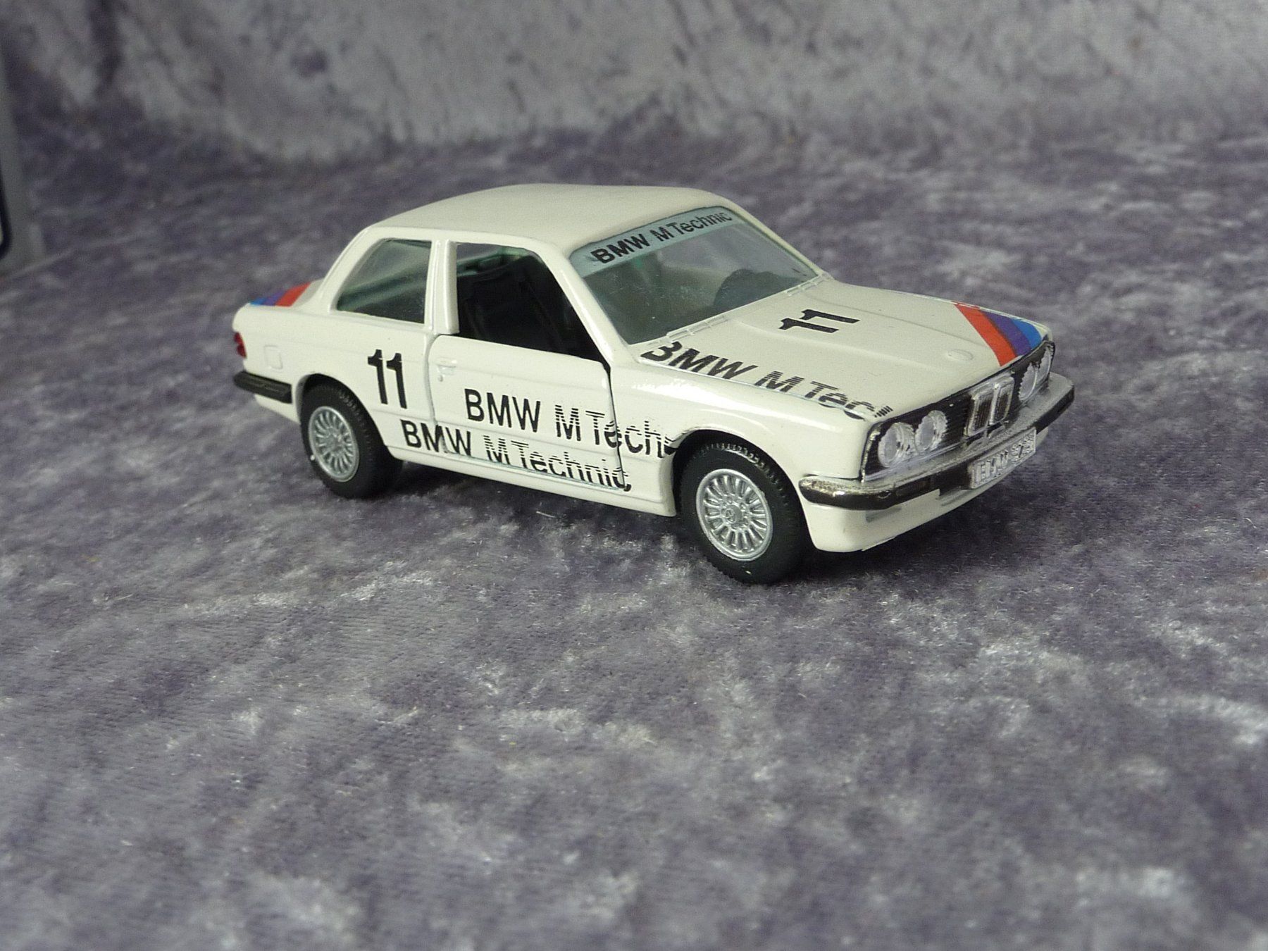 BMW Modellautos: BMW 323i M-Tech E30 1:43 – Neu (gemäss Beschreibung) aus Dürrenäsch von modellautos4you 4