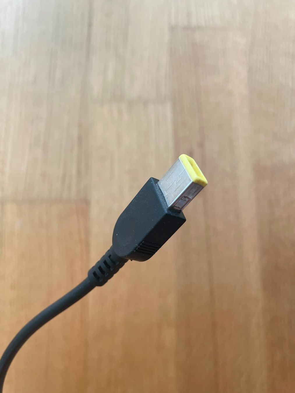 Lenovo Caricabatterie: Lenovo Original Netzteil 170W Ladegerät Slim Tip – Usato da Glattpark(Opfikon) venduto da Carpri 2