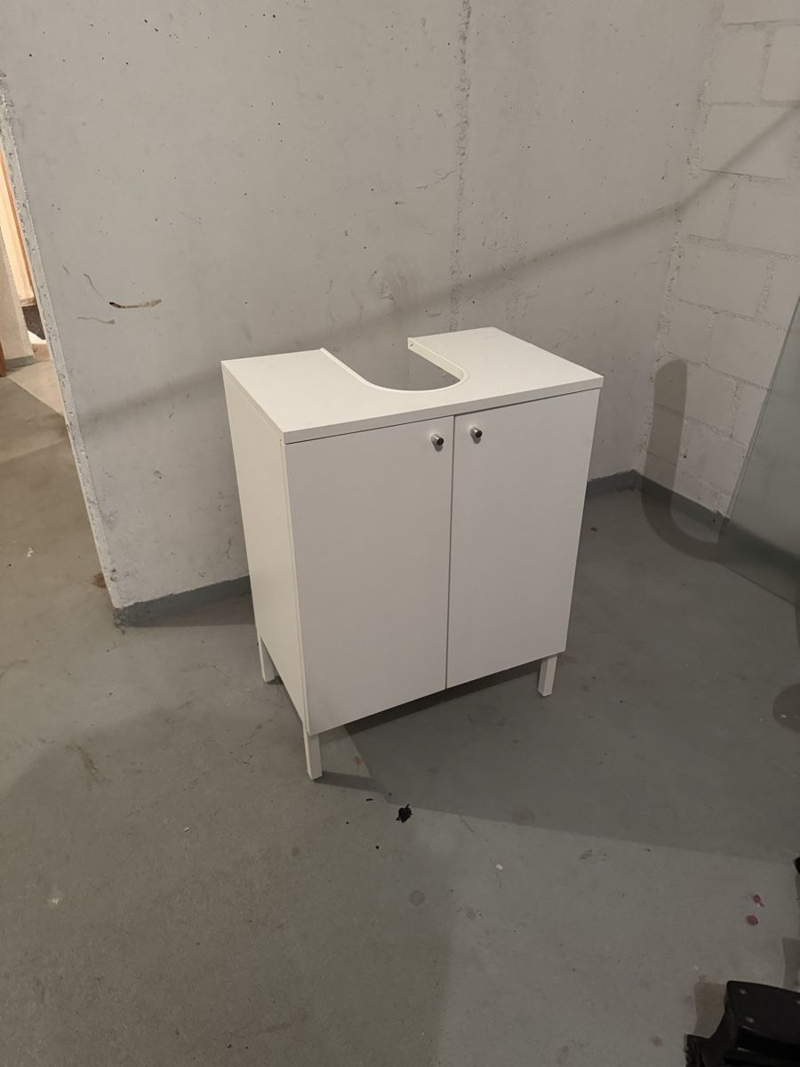 Ikea Mobili per bagno: Waschbeckenunterschrank weiss – Usato da Sarmenstorf venduto da pab_x5yz