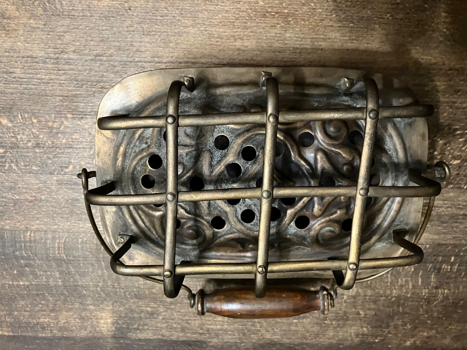 Altri mobili d'antiquariato: antiker Fussofen Messing – Usato da Zürich venduto da ylluw50 4