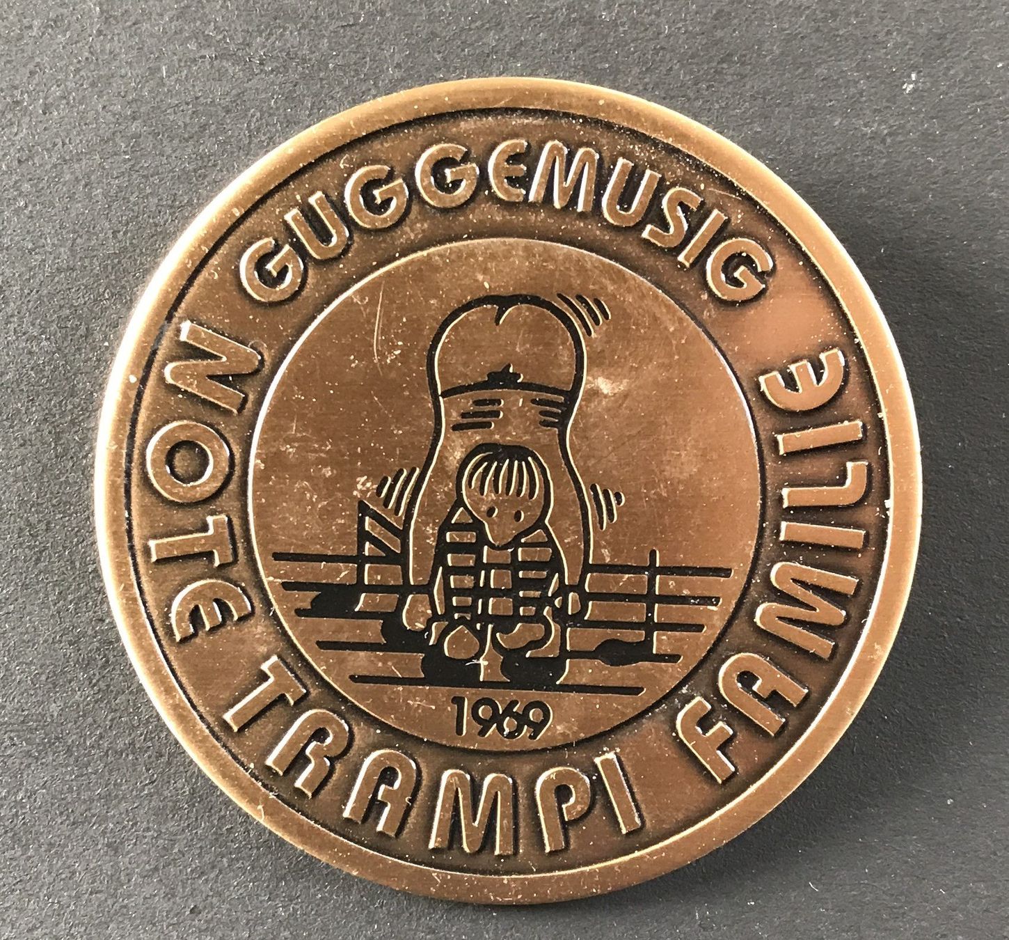 Placchette & Badge: PLAKETTE GUGGENMUSIG 1969 – Usato da Ostermundigen venduto da wini63