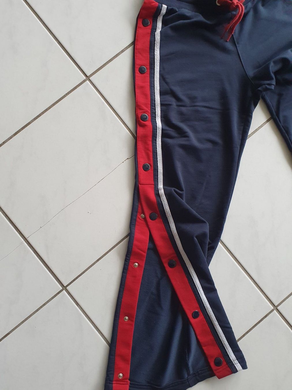 Tommy Hilfiger Completi, tute sportive e funzionali: Tommy Hilfiger Tracksuit – Usato da Bern venduto da Helays 4