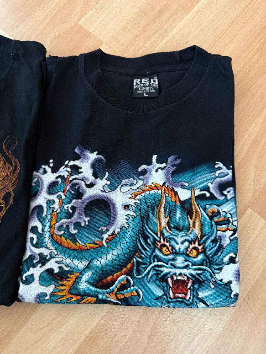 Hemden, T-Shirts & Polos: Shirt mit interessanten Motiven – Gebraucht aus Birmensdorf ZH von T_Richard 2