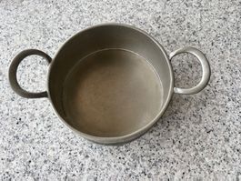 Antike Zinn Servierschale mit zwei Ringgriffen