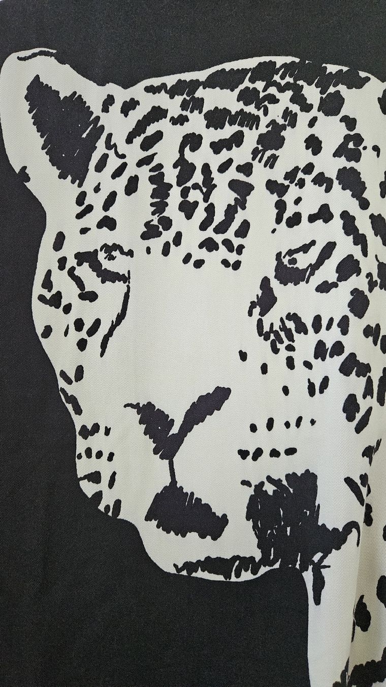 Internationale Kunst: Farbiger Kimono mit Leopard auf Rückseite Gr.M – Gebraucht aus Hettlingen von Leaena279 2