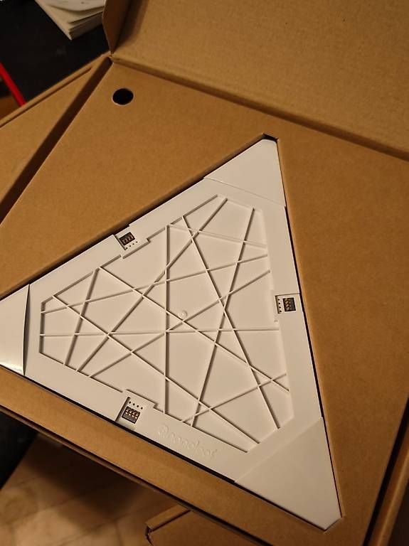 Nanoleaf Lampade: Nanoleaf, 21 Panels mit 2 Aurora Rhythm – Usato da Seengen venduto da Highbornhorizon 1